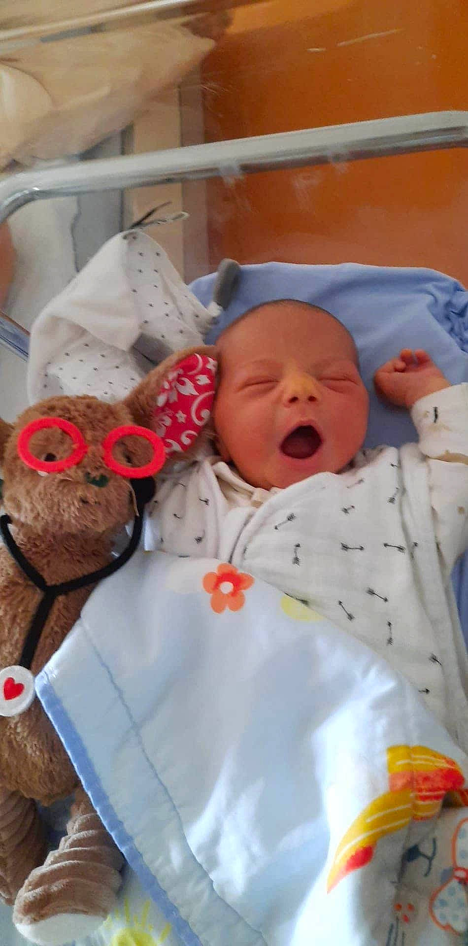 Flavien participe au concours pour gagner de l'argent avec cette photo : baby, baby_products, baby_safety, bedtime, birth, child, childbirth, person, product, toddler