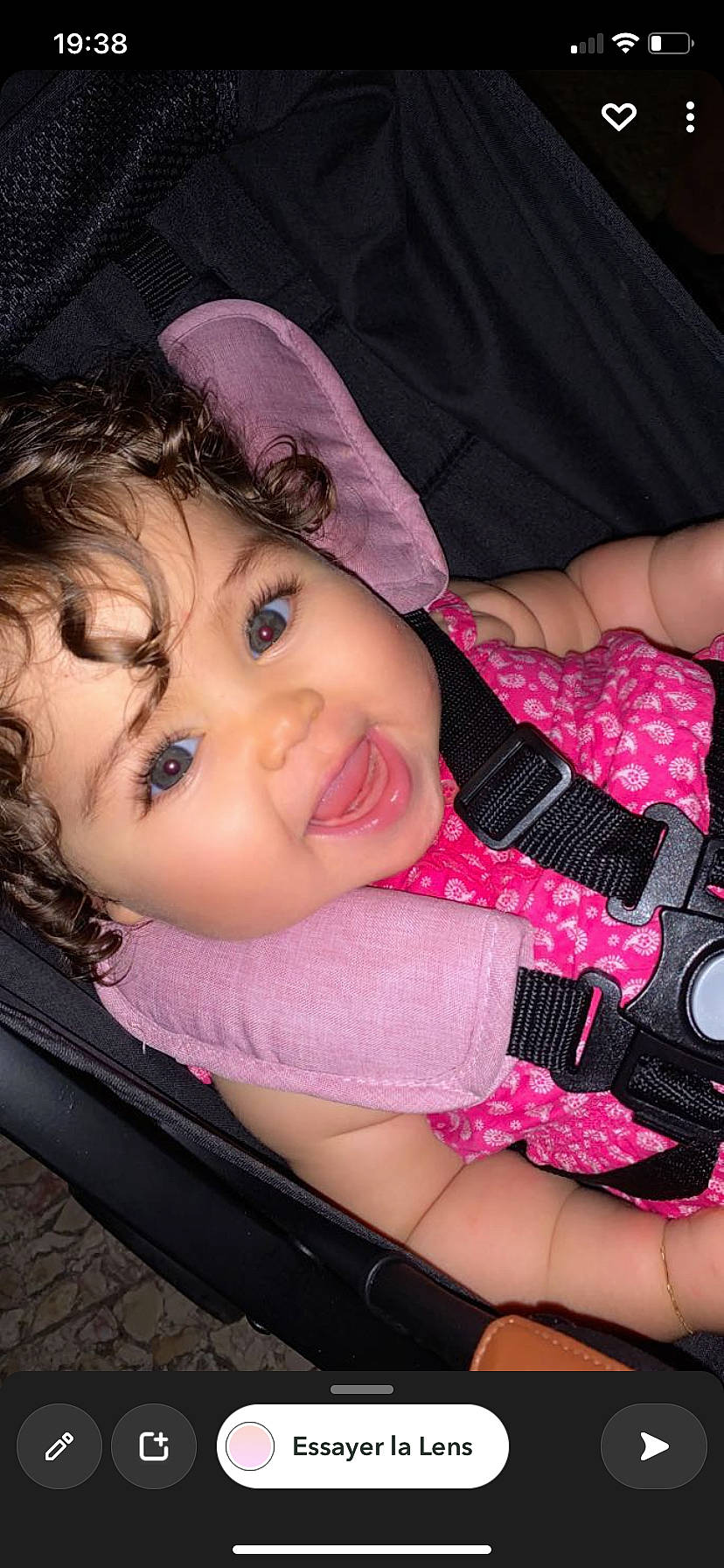 Lina a rejoint le concours — aidez-le/la à gagner de superbes lots ! baby_toddler_clothing, cheek, chin, cool, eye, eyebrow, eyelash, facial_expression, flash_photography, fun, hairstyle, happy, iris, lip, mouth, nose, person, pink, skin, smile