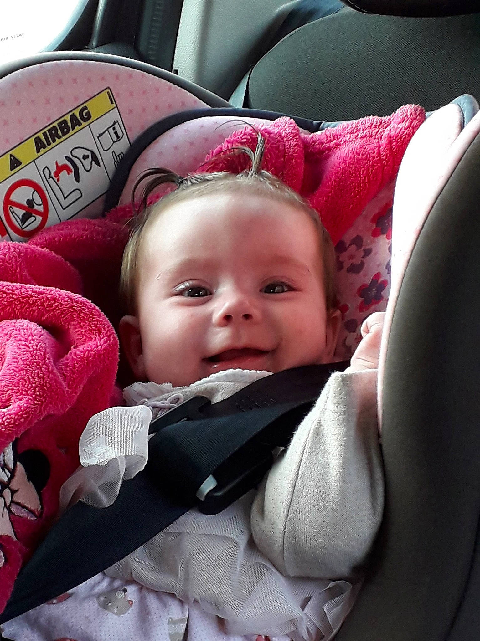 Maëlys a rejoint le concours — aidez-le/la à gagner de superbes lots ! baby_carriage, baby_products, car_seat, cheek, child, day, eye, girl, infant, lip, person, pink, product, red, skin, smile, toddler