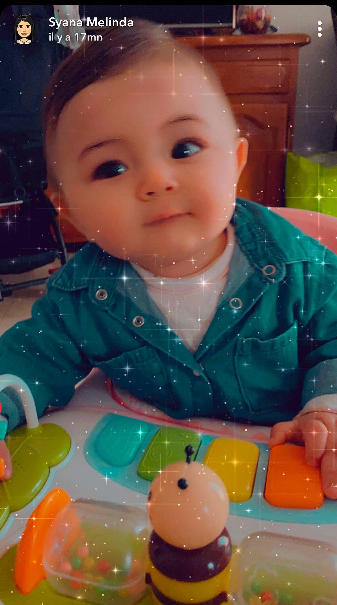 Syana a rejoint le concours — aidez-le/la à gagner de superbes lots ! baby, baby_toddler_clothing, baby_toys, birthday_cake, cheek, child, cup, drinkware, event, fun, happy, head, nose, person, plastic, play, sitting, skin, snapshot, sweetness