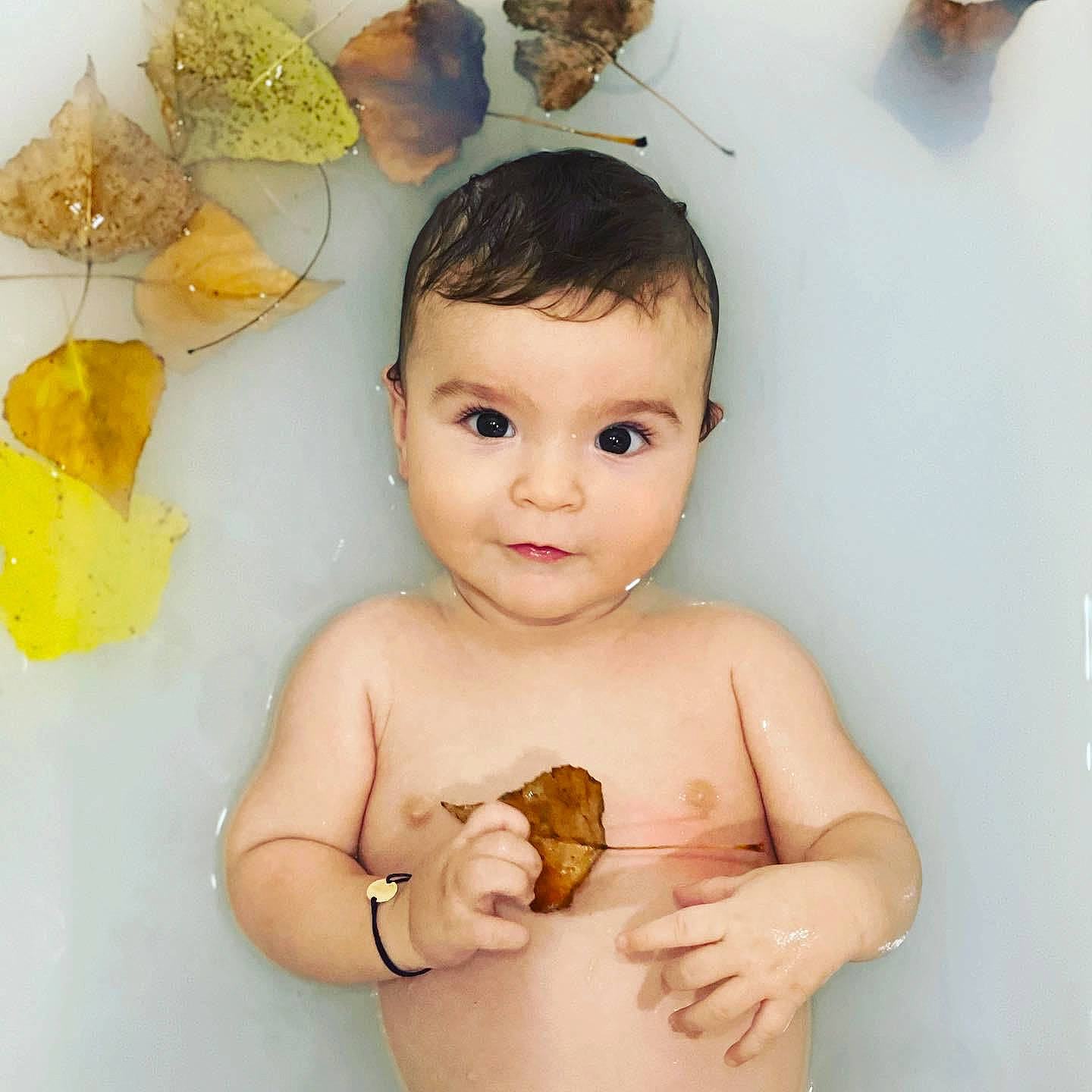 Arthur a rejoint le concours — aidez-le/la à gagner de superbes lots ! arm, beauty, chest, child, eye, eyelash, fawn, finger, gesture, hand, happy, insect, mouth, neck, nose, organism, person, skin, thumb, toddler