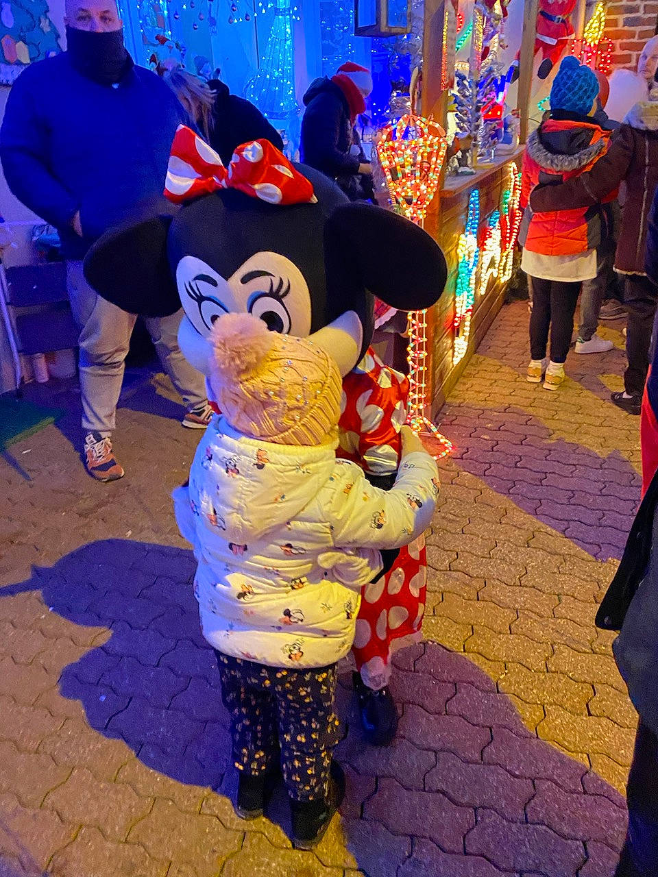 Shanna a rejoint le concours — aidez-le/la à gagner de superbes lots ! costume, event, fun, fur, happy, hat, holiday, leisure, mascot, person, purple, recreation, tourism, tradition, vacation, world