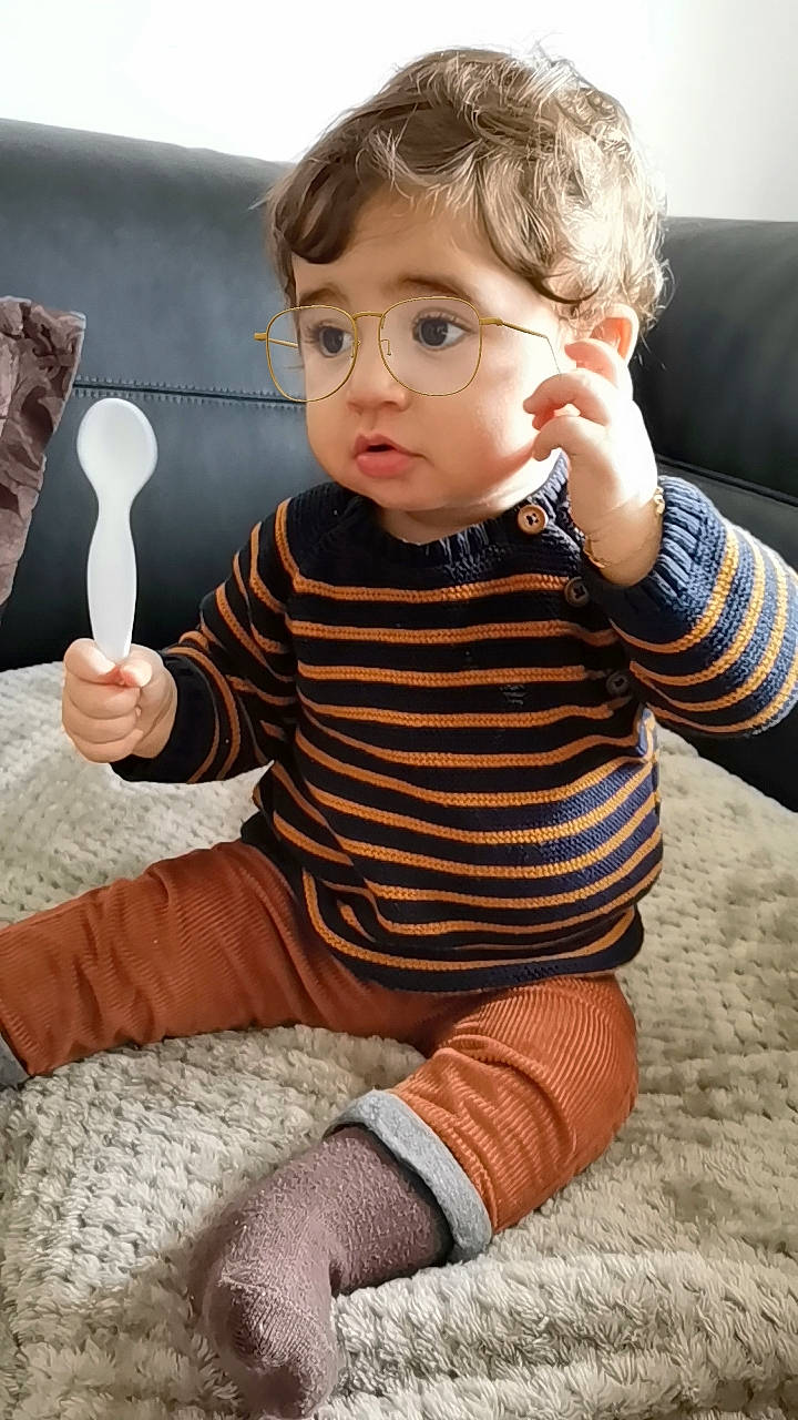 Yassine participe au concours pour gagner de l'argent avec cette photo : baby, baby_toddler_clothing, child, comfort, couch, curious, cutlery, ear, finger, foot, kitchen_utensil, long_sleeved_t_shirt, person, sock, spoon, thumb, toddler