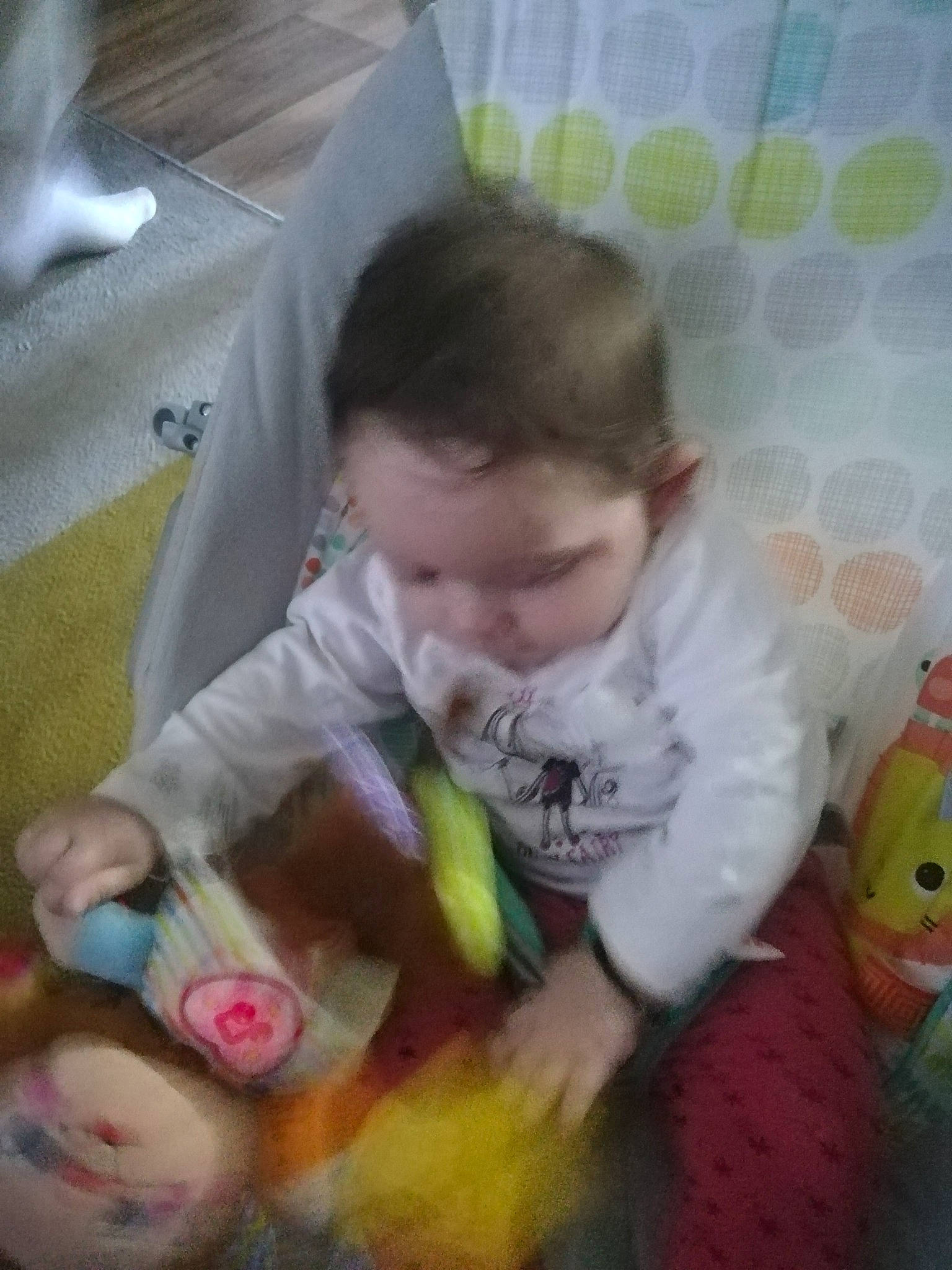 Ada participe au concours pour gagner de l'argent avec cette photo : baby, baby_products, baby_toddler_clothing, baby_toys, child, comfort, flooring, fun, happy, linens, pattern, person, play, room, sitting, skin, textile, toddler, toy