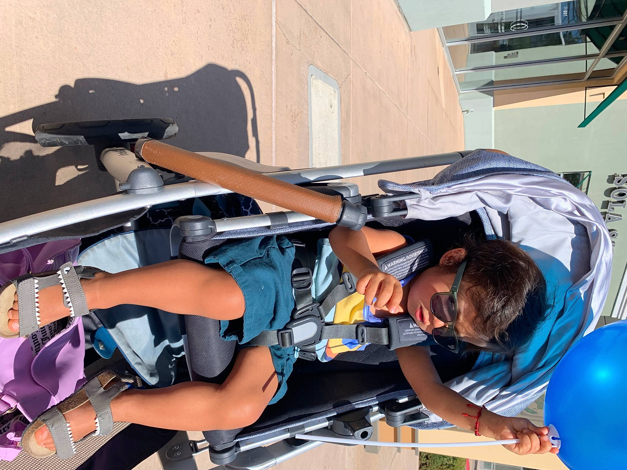 Apollo is registered to the contest to win money with this photo: auto_part, automotive_design, automotive_exterior, backpack, bag, balloon, blue, electric_blue, fun, hat, human_leg, knee, leisure, luggage_and_bags, luxury_vehicle, motor_vehicle, person, recreation, shorts, t_shirt