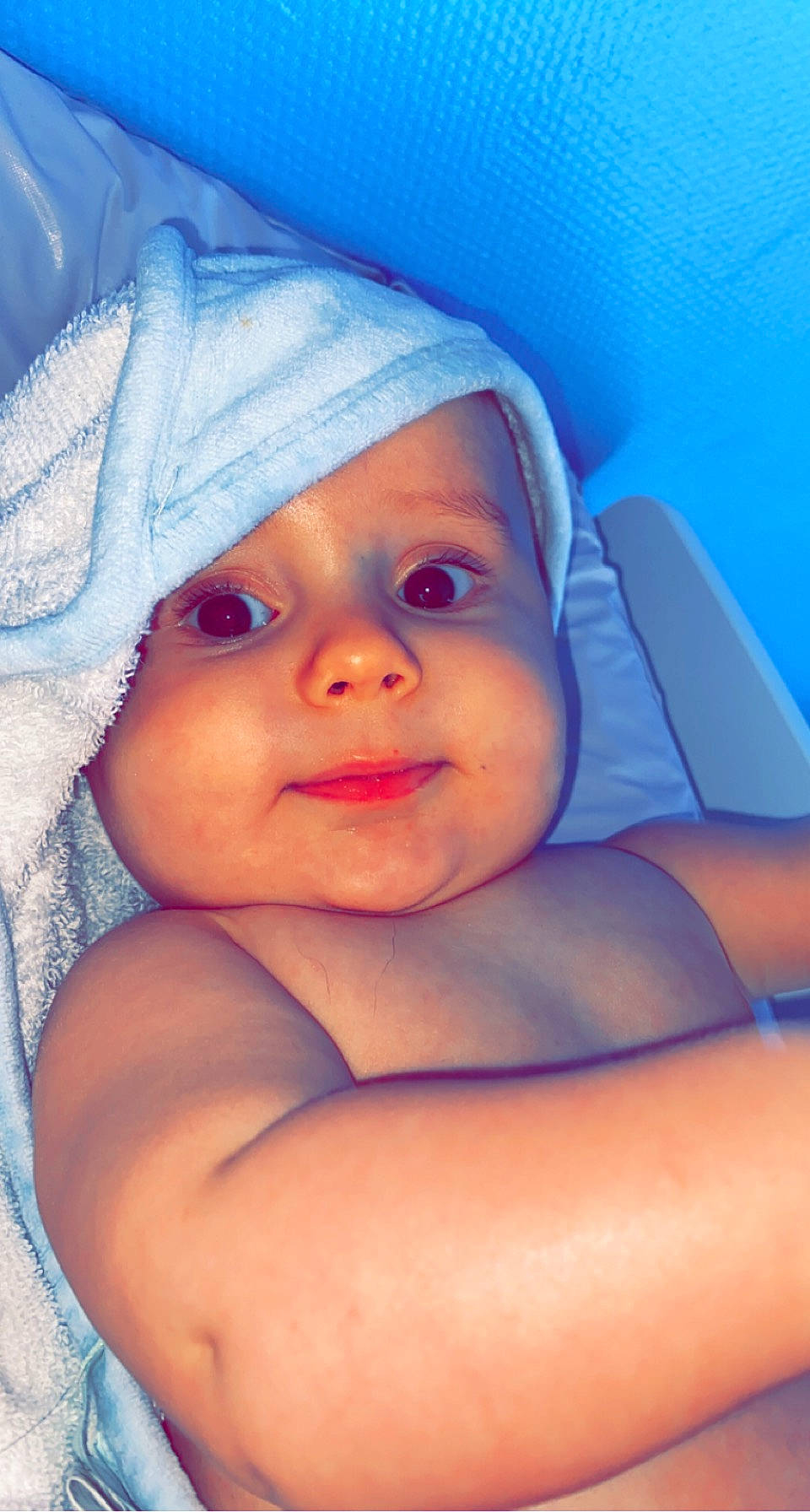 Thybo a rejoint le concours — aidez-le/la à gagner de superbes lots ! azure, baby, blue, cap, cheek, chin, comfort, eye, eyebrow, face, facial_expression, head, headwear, iris, lip, mouth, nose, person, purple, skin