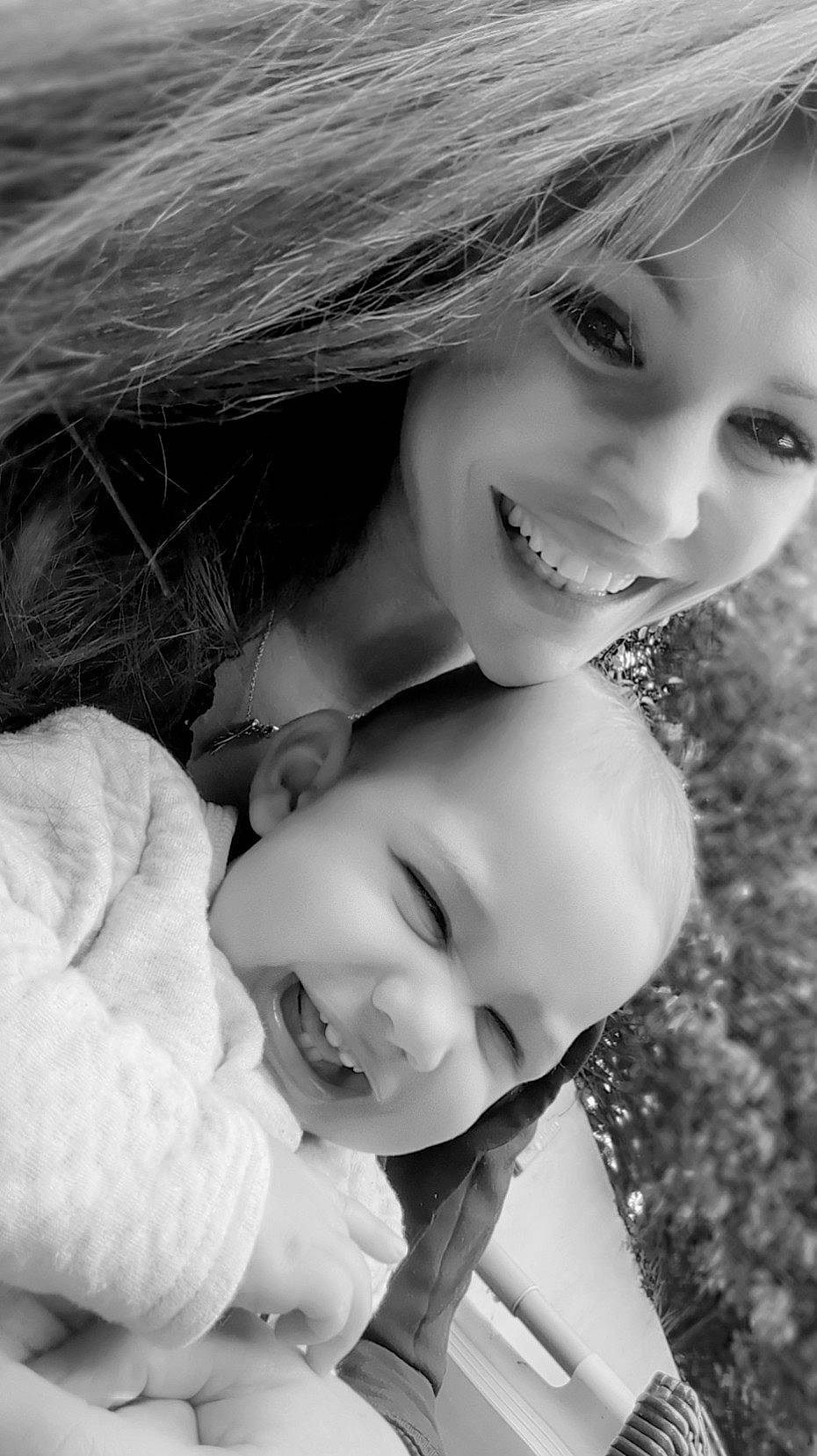 Milo a rejoint le concours — aidez-le/la à gagner de superbes lots ! black, cheek, chin, eye, eyebrow, face, flash_photography, hair, hairstyle, head, human_body, joy, lip, mouth, nose, organ, people_in_nature, person, photograph, skin