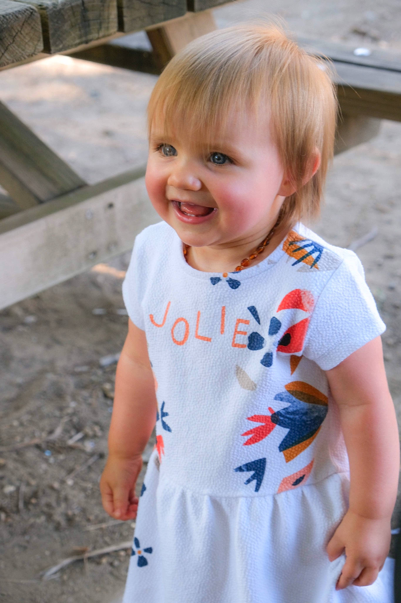 Alyssa a rejoint le concours — aidez-le/la à gagner de superbes lots ! baby, baby_toddler_clothing, child, design, dress, joy, pattern, people, person, play, skin, sleeve, smile, summer, t_shirt, toddler, vacation