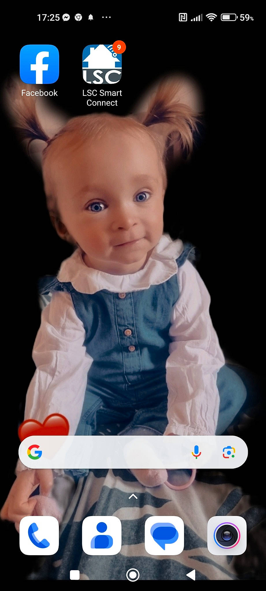 Ilyana participe au concours pour gagner de l'argent avec cette photo : baby, baby_products, baby_toddler_clothing, cheek, child, electric_blue, eyelash, fashion_accessory, finger, flash_photography, fun, gesture, happy, pattern, person, pink, sitting, skin, sleeve, toddler