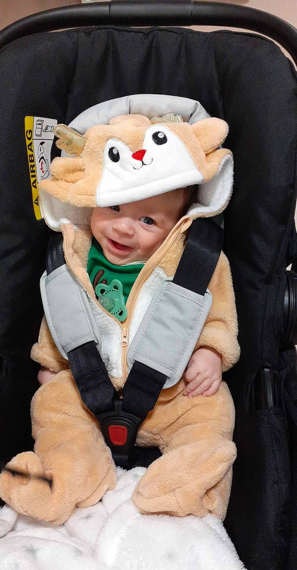 Manuel participe au concours pour gagner de l'argent avec cette photo : baby, baby_products, baby_toddler_clothing, cap, child, costume, costume_hat, event, fashion_accessory, fictional_character, fun, fur, gesture, glove, happy, head, headgear, headwear, person, personal_protective_equipment