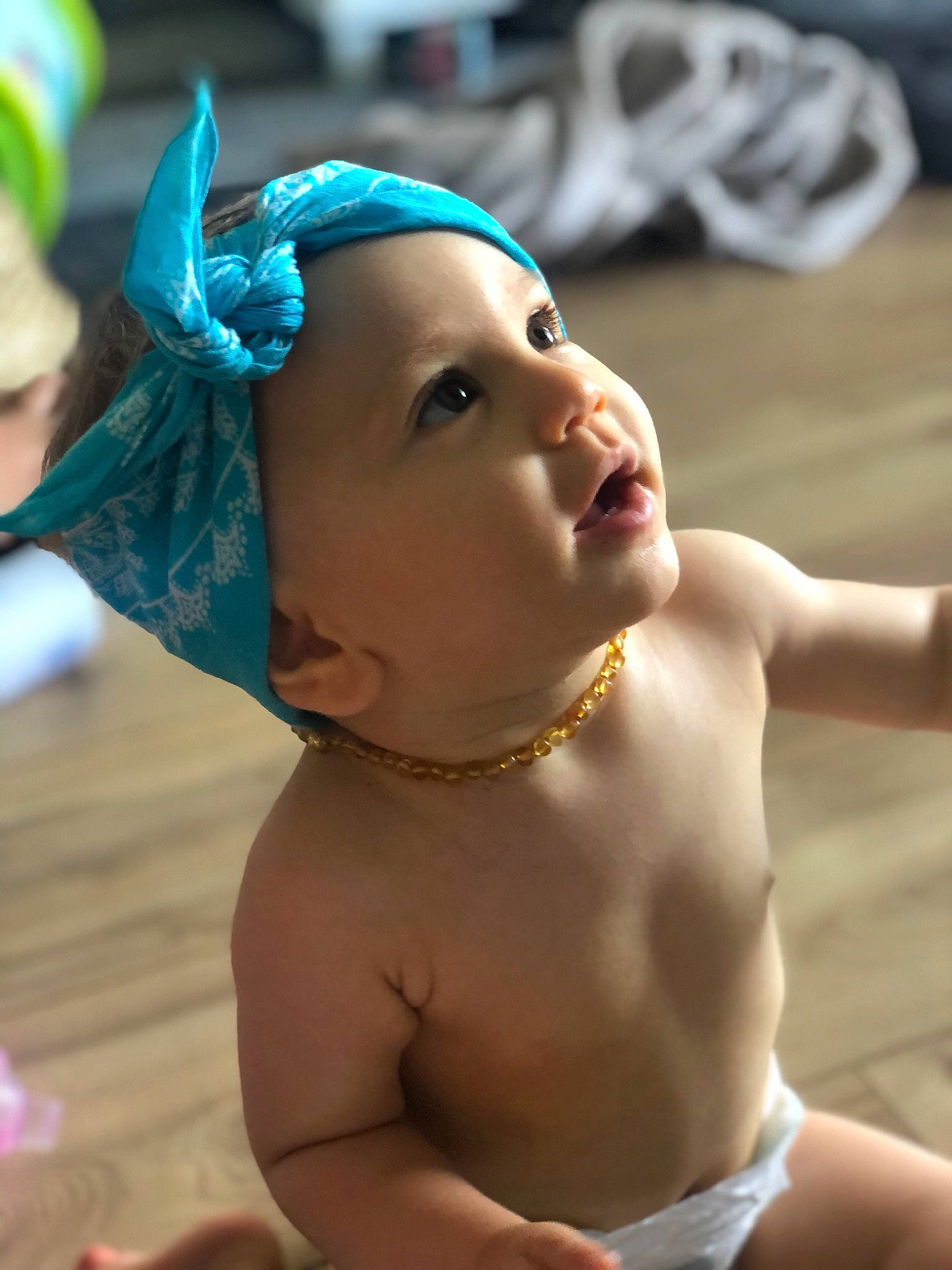 Evy participe au concours pour gagner de l'argent avec cette photo : baby, barechested, cheek, chest, child, ear, fashion_accessory, hair_accessory, headband, headgear, headwear, neck, person, photography, skin, toddler, trunk, vacation