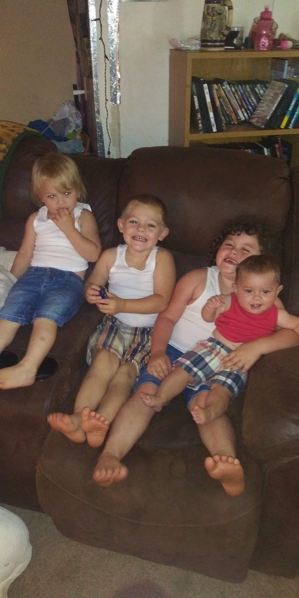 Kaylebe is registered to the contest to win money with this photo: child, cousin, daughter, family, fun, joy, lap, leg, people, person, sibling, sitting, smile, thigh, toddler