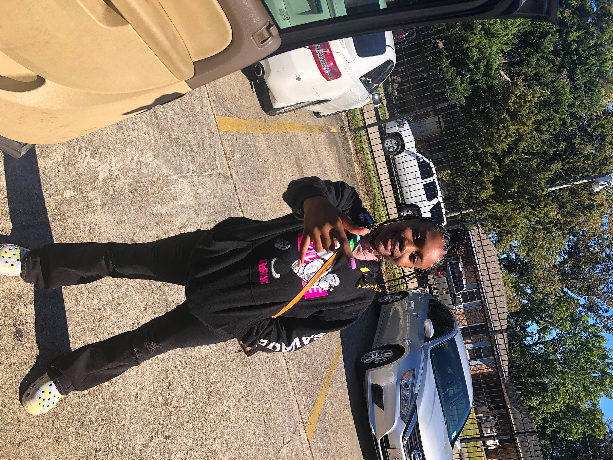 Arnayshia is registered to the contest to win money with this photo: auto_part, automotive_exterior, automotive_lighting, automotive_tire, automotive_wheel_system, bag, bumper, car, fender, fun, hat, hood, joy, luggage_and_bags, motor_vehicle, pedestrian, person, sky, tire, tree