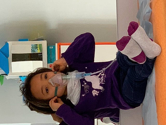 Stella participe au concours pour gagner de l'argent avec cette photo : arm, baby, birth, child, happy, leg, person, photography, play, room, selfie, toddler