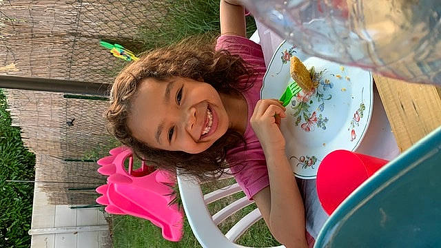 Stella participe au concours pour gagner de l'argent avec cette photo : child, fun, happy, joy, person, play, toddler, water