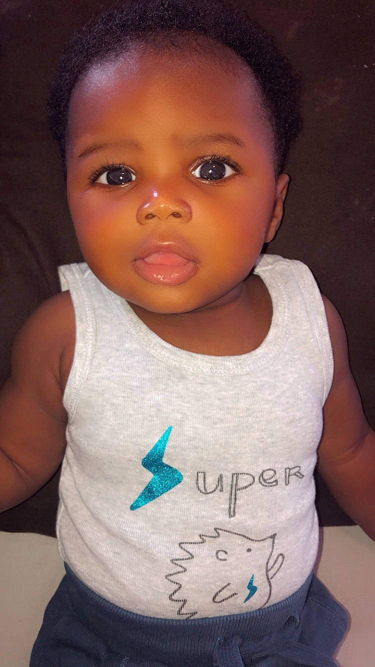 Souleymane participe au concours pour gagner de l'argent avec cette photo : baby_toddler_clothing, black, cheek, chin, eyebrow, eyelash, finger, flash_photography, forehead, gesture, happy, human_body, joint, lip, neck, nose, person, skin, sleeve, smile