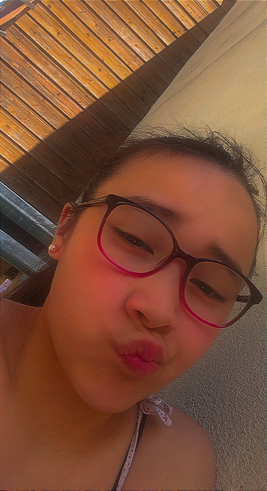 Shyniss participe au concours pour gagner de l'argent avec cette photo : cheek, chin, cool, ear, eye_glass_accessory, eyebrow, eyelash, eyewear, forehead, glasses, jaw, lip, material_property, mouth, neck, nose, person, skin, tints_and_shades, vision_care