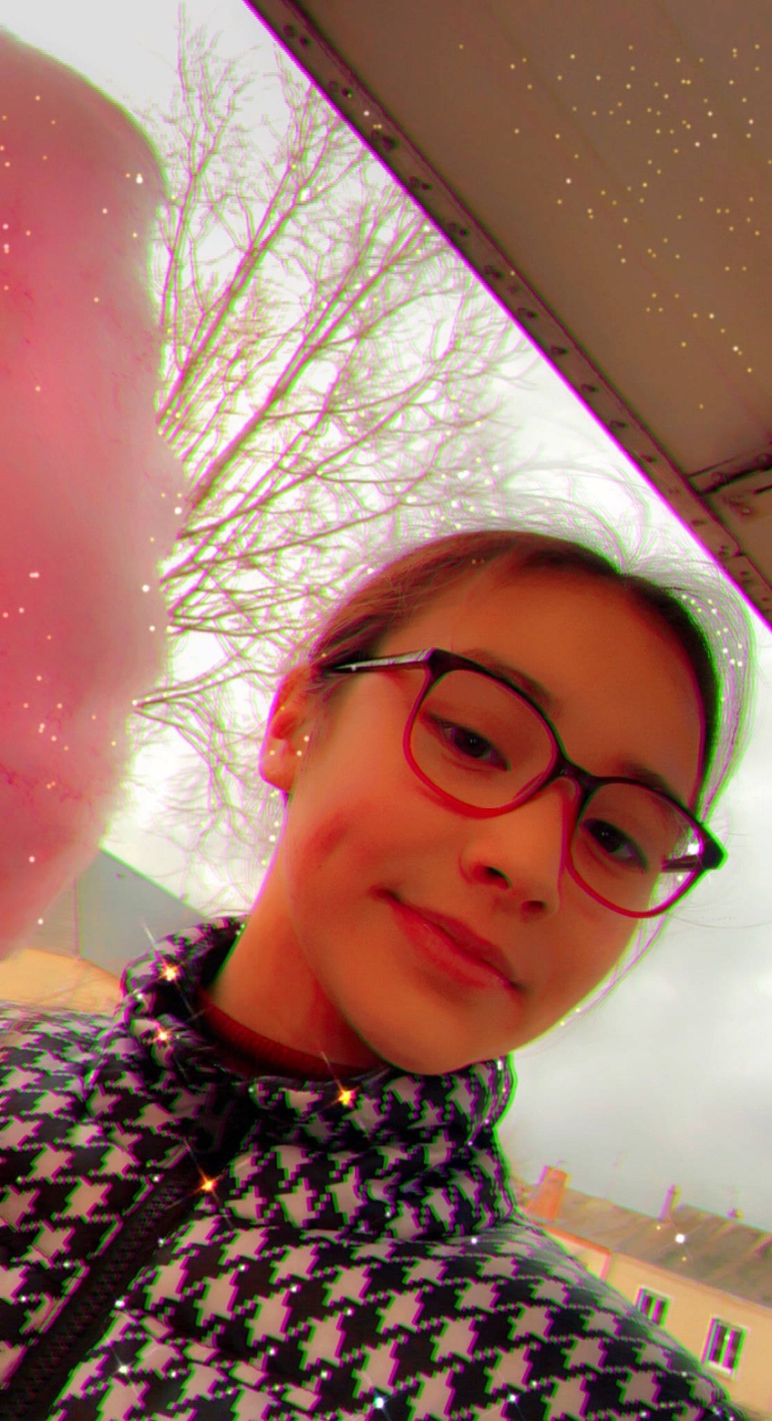 Shyniss participe au concours pour gagner de l'argent avec cette photo : chin, cool, eye, eyewear, face, forehead, glasses, green, happy, joy, lip, magenta, nose, person, photograph, pink, purple, red, skin, smile