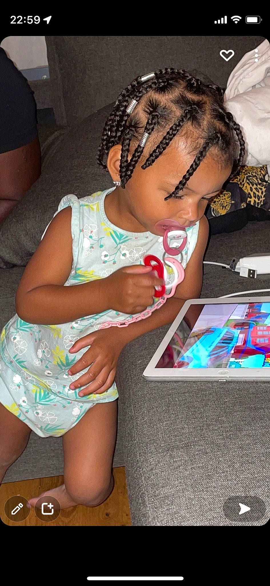 Mya participe au concours pour gagner de l'argent avec cette photo : audio_equipment, baby_toddler_clothing, child, cornrows, dreadlocks, eyewear, finger, fun, gadget, hairstyle, headphones, human_leg, nail, pattern, person, play, t_shirt, tablet_computer, thigh, toddler