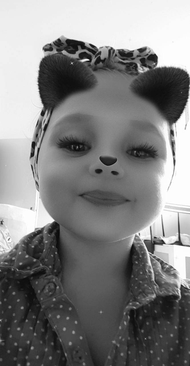 Louise participe au concours pour gagner de l'argent avec cette photo : beauty, black_and_white, cheek, child, ear, eye, eyebrow, face, forehead, hair, hairstyle, head, lip, monochrome, nose, organ, person, photograph, smile, snapshot