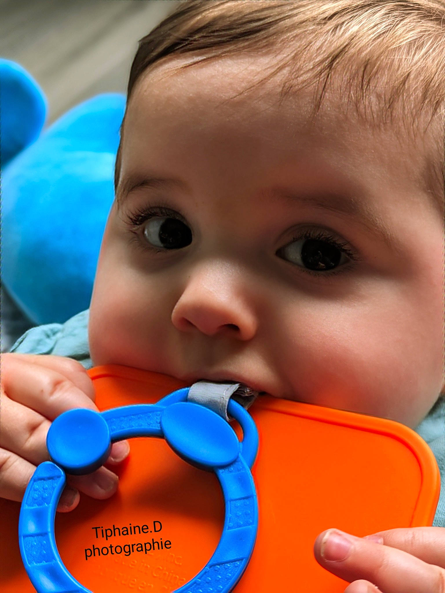 Tienzo participe au concours pour gagner de l'argent avec cette photo : azure, blue, cheek, ear, eye, eyebrow, eyelash, face, facial_expression, hairstyle, happy, head, human, iris, lip, mouth, nose, organ, person, photograph