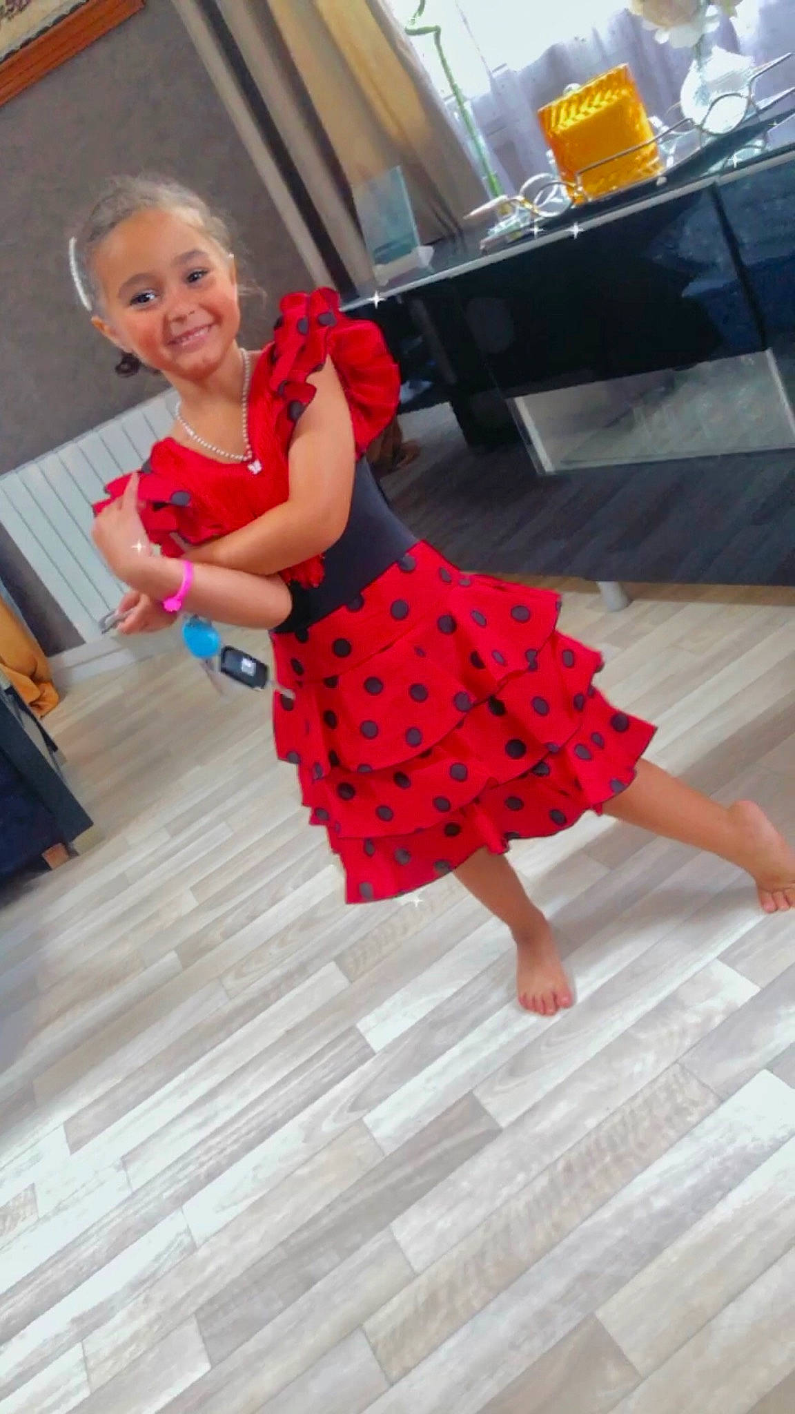 Kamelya a rejoint le concours — aidez-le/la à gagner de superbes lots ! baby_toddler_clothing, day_dress, dress, floor, flooring, foot, happy, hardwood, human_leg, joy, leisure, one_piece_garment, person, sandal, shoulder, smile, thigh, toddler, trunk, waist