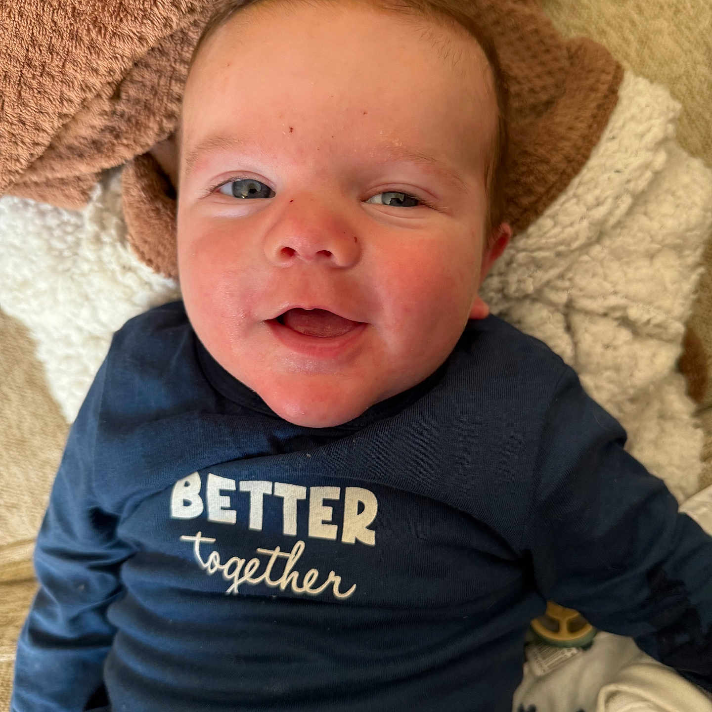 Jules a rejoint le concours — aidez-le/la à gagner de superbes lots ! baby, bodypart, clothing, couch, face, finger, furniture, hand, hat, head, knitwear, longsleeve, newborn, pants, person, photography, portrait, sweater, sweatshirt, t_shirt