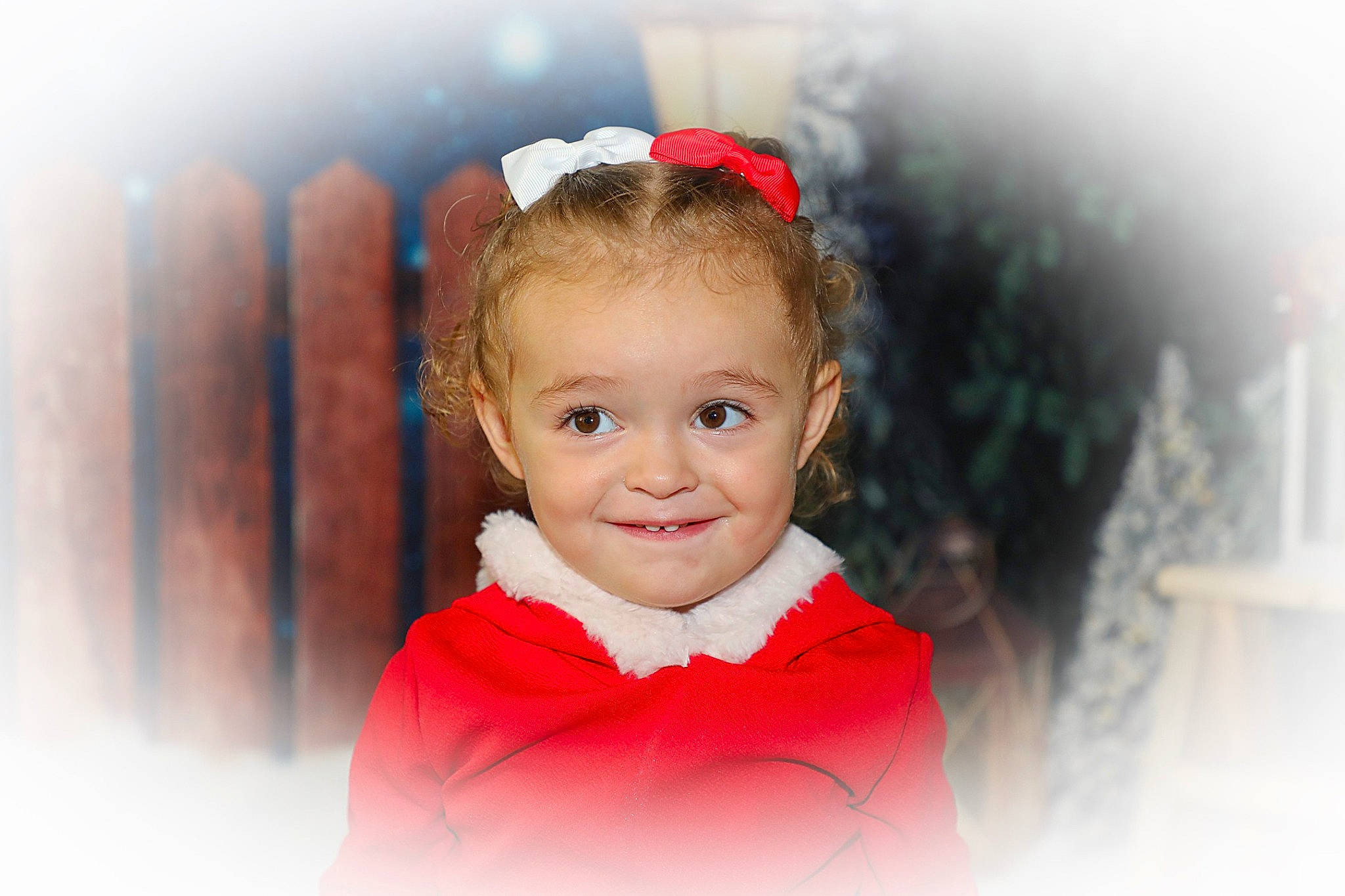 Nyna participe au concours pour gagner de l'argent avec cette photo : baby_toddler_clothing, cheek, child, ear, embellishment, eye, eyelash, face, fashion_accessory, flash_photography, fun, hair_accessory, happy, joy, lip, magenta, person, portrait_photography, sleeve, smile