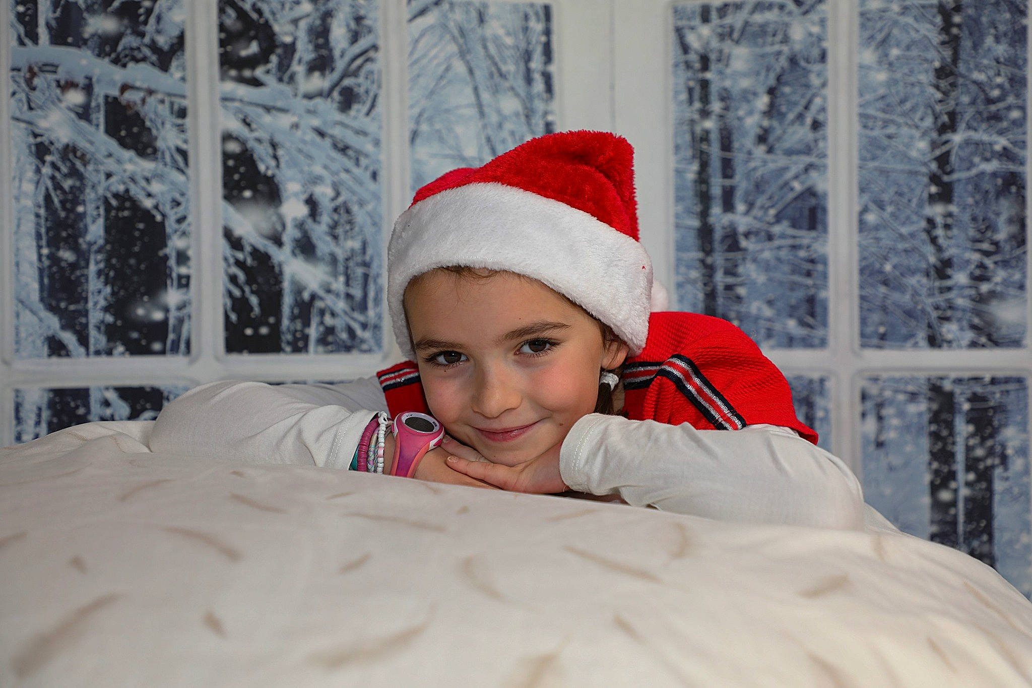 Ilona a rejoint le concours — aidez-le/la à gagner de superbes lots ! cap, carmine, comfort, event, eye, face, freezing, frost, fun, fur, happy, headgear, headwear, human_body, joy, leisure, linens, outerwear, person, smile