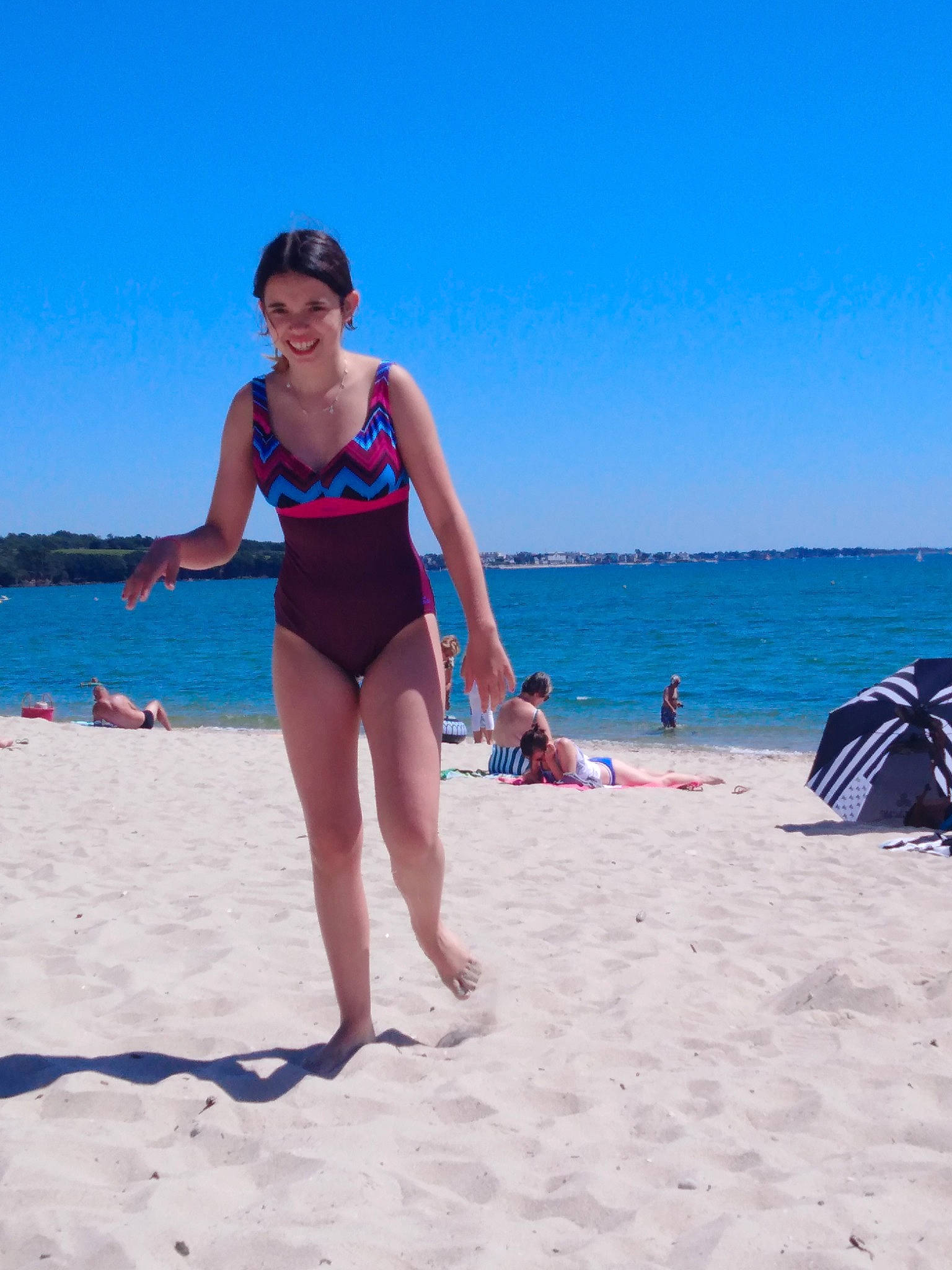 Lea a rejoint le concours — aidez-le/la à gagner de superbes lots ! barefoot, beach, bikini, coast, coastal_and_oceanic_landforms, fun, holiday, joy, leg, leisure, ocean, people_on_beach, person, sand, sea, spring_break, summer, sun_tanning, swimwear, tourism