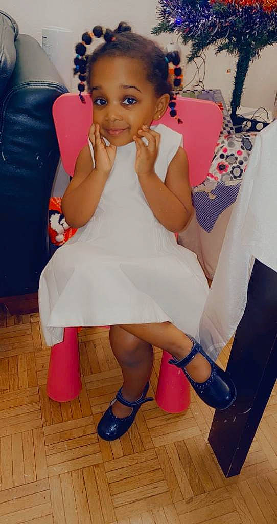 Marie-yeshoua participe au concours pour gagner de l'argent avec cette photo : dress, event, fashion_design, flooring, foot, hairstyle, happy, human_leg, joint, joy, knee, leg, long_hair, person, pink, sandal, skin, smile, sock, thigh