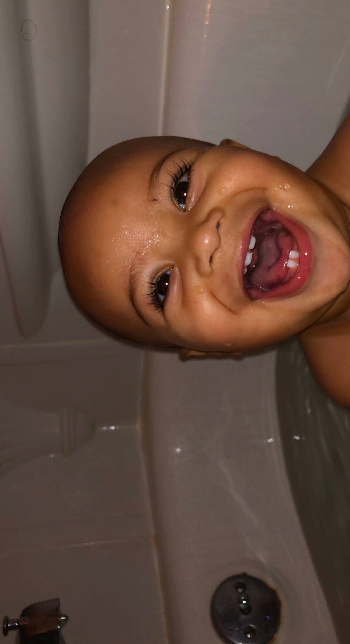 Darius is registered to the contest to win money with this photo: arm, cheek, chest, ear, eyelash, forehead, gesture, hair, happy, head, human_body, iris, jaw, lip, mouth, neck, nose, person, smile, tooth