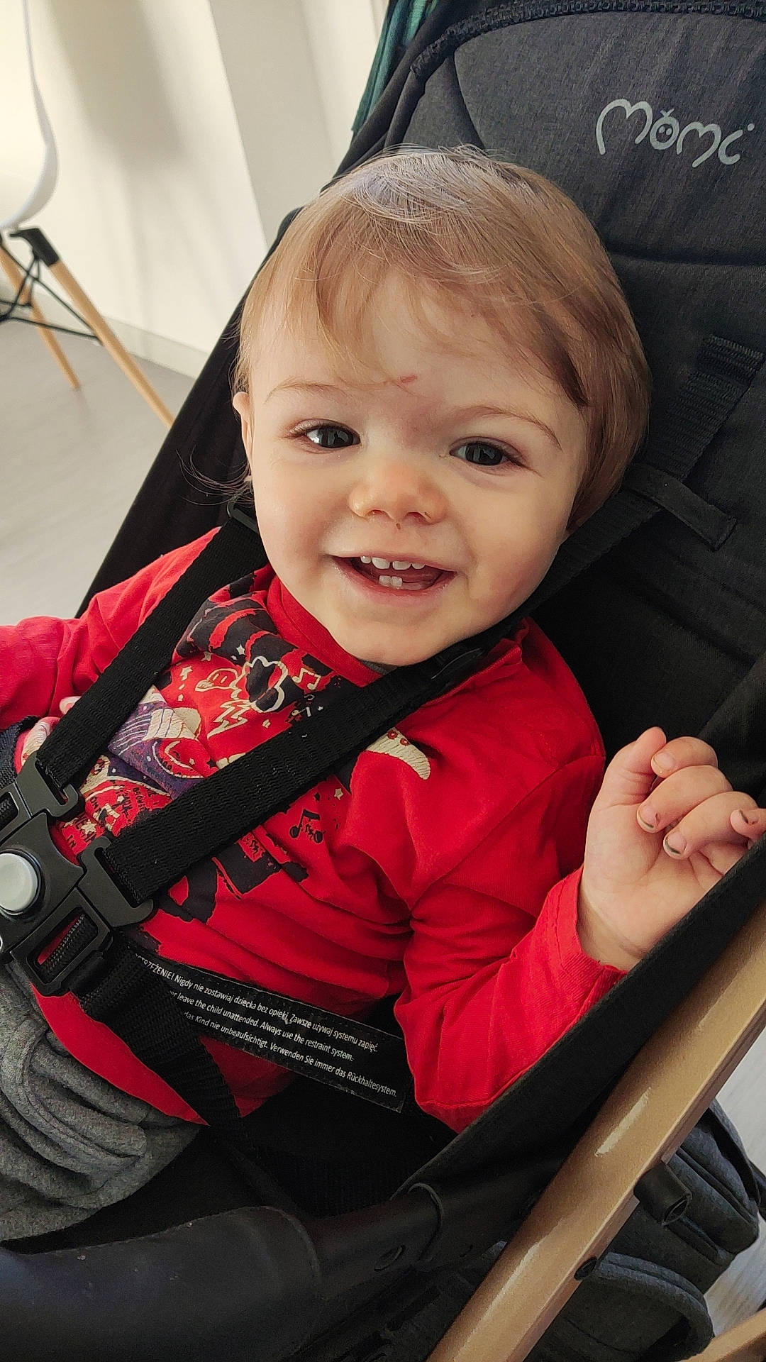 Julio a rejoint le concours — aidez-le/la à gagner de superbes lots ! baby, baby_carriage, baby_products, baby_toddler_clothing, beauty, car_seat, cheek, child, comfort, eye, eyebrow, facial_expression, fun, gesture, happy, head, iris, joy, person, skin