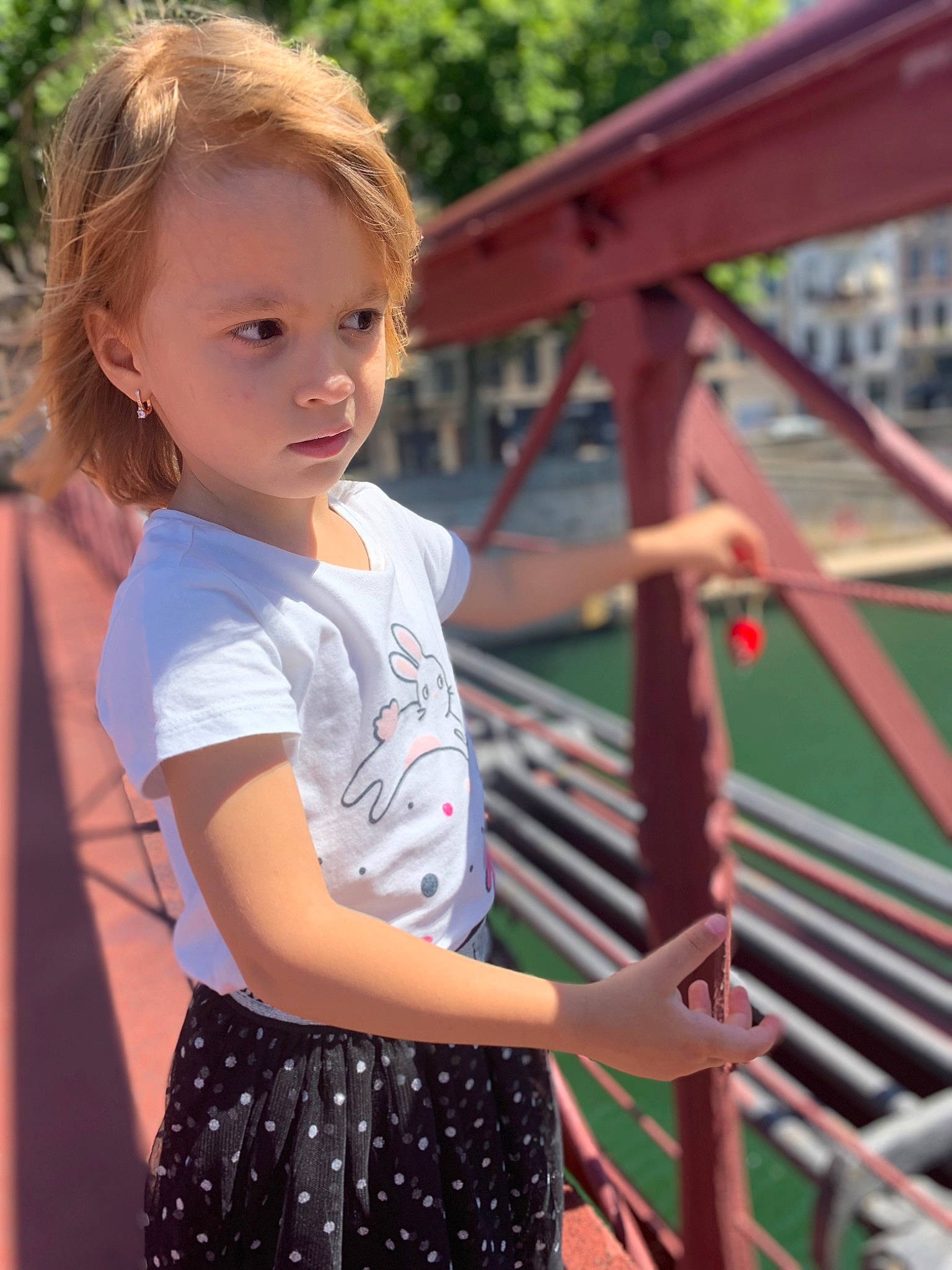 Eva Nicole participe au concours pour gagner de l'argent avec cette photo : child, fun, grass, hair, happy, leaf, leisure, magenta, people_in_nature, person, public_space, recreation, spring, standing, t_shirt, toddler, tree, trunk, waist, wood
