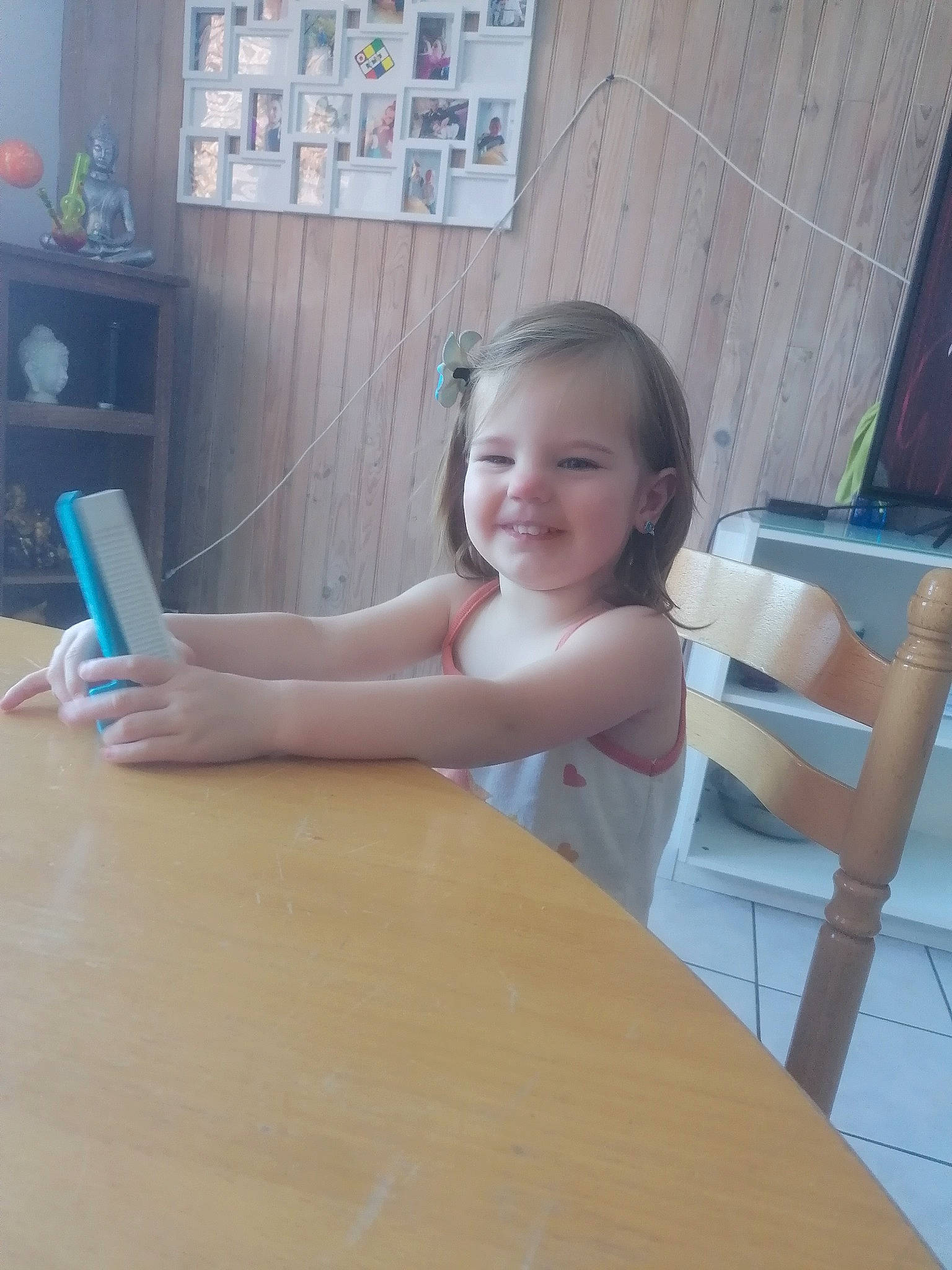 Liya a rejoint le concours — aidez-le/la à gagner de superbes lots ! child, finger, floor, flooring, joy, person, toddler