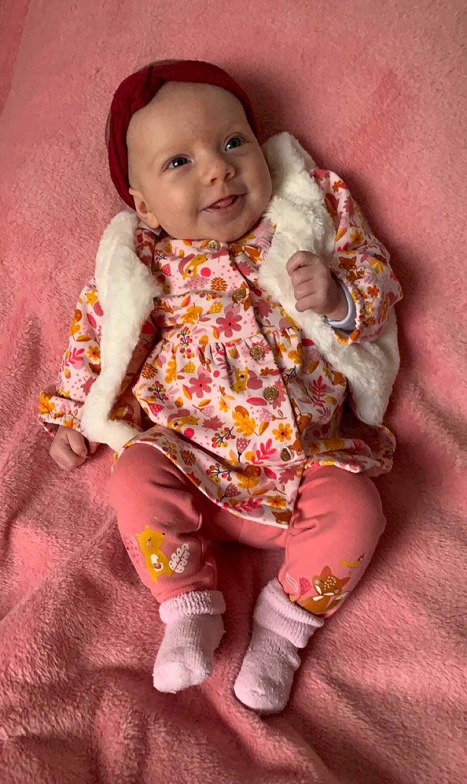 Léna a rejoint le concours — aidez-le/la à gagner de superbes lots ! arm, baby, baby_toddler_clothing, cheek, child, comfort, dress, face, headwear, human_body, iris, joy, lip, magenta, nose, person, pink, purple, skin, sleeve