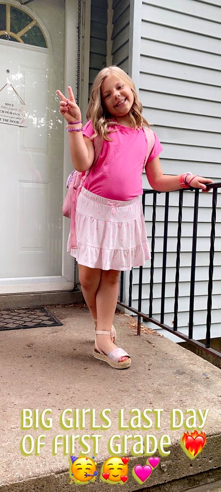 Evelina is registered to the contest to win money with this photo: abdomen, blond, brown_hair, fashion_accessory, fashion_design, footwear, hair, happy, human_leg, joy, knee, long_hair, magenta, pattern, person, pink, shoulder, sleeve, smile, thigh