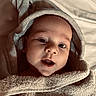 Leo a rejoint le concours — aidez-le/la à gagner de superbes lots ! baby, infant, towel, hooded_towel, face, skin, eyes, mouth, expression, soft_texture, plush, warm_light, portrait, closeup, cute, child, wrapped, cozy, blanket, indoors
