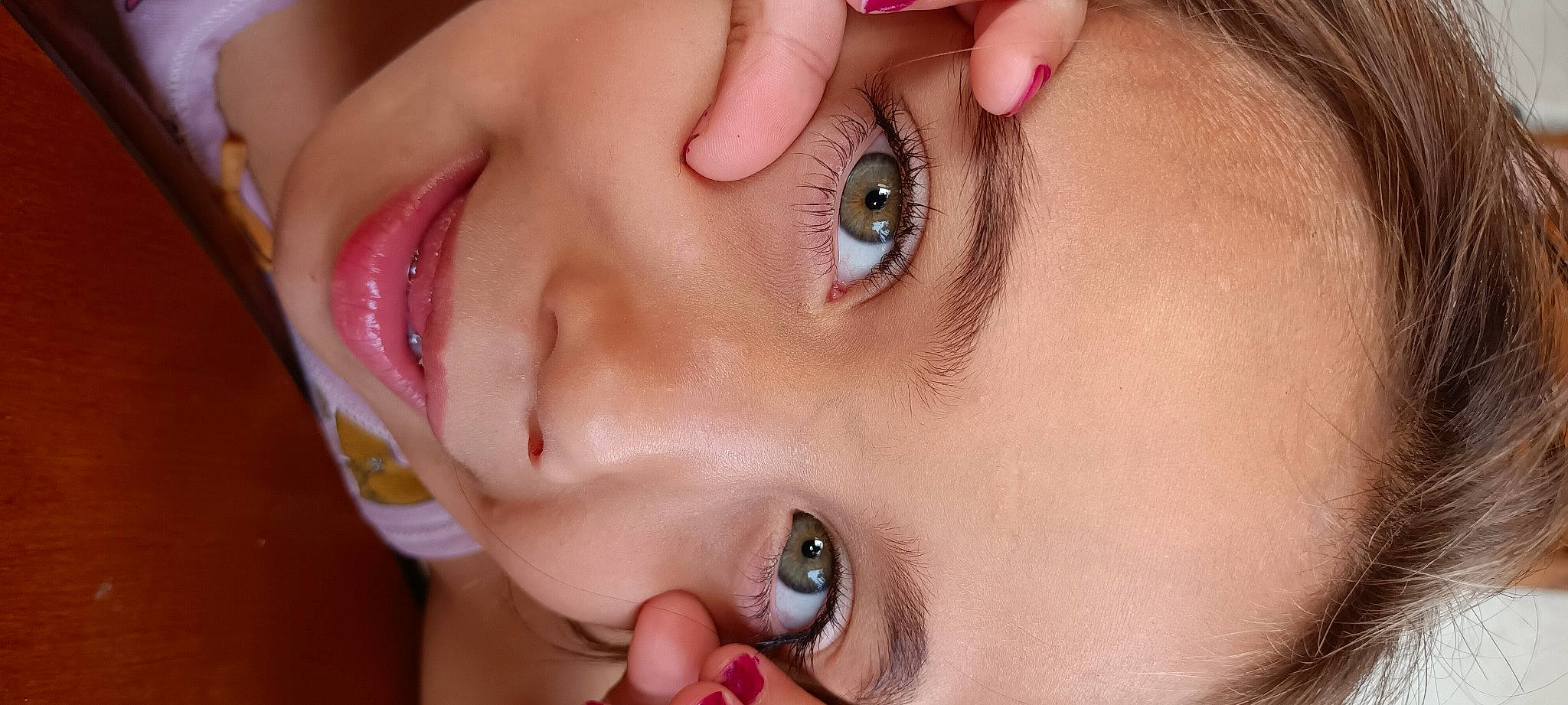 Edene a rejoint le concours — aidez-le/la à gagner de superbes lots ! cheek, chin, dress, ear, eye, eyebrow, eyelash, gesture, hand, happy, human_body, iris, jaw, lip, mouth, neck, nose, organ, person, skin