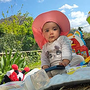 Niya participe au concours pour gagner de l'argent avec cette photo : baby, child, pink_hat, outdoor, toy, bottle, blanket, nature, sky, cloud, greenery, playtime, cute, infant, sunhat, grass, daylight, garden, portrait, play