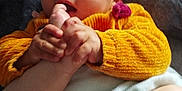Niya participe au concours pour gagner de l'argent avec cette photo : baby, infant, foot, hand, orange_sweater, cushion, gray, cute, lying_down, skin, child, chewing, comfort, indoor, cozy, plush, relaxed, baby_clothes, small_hands, chubby_legs