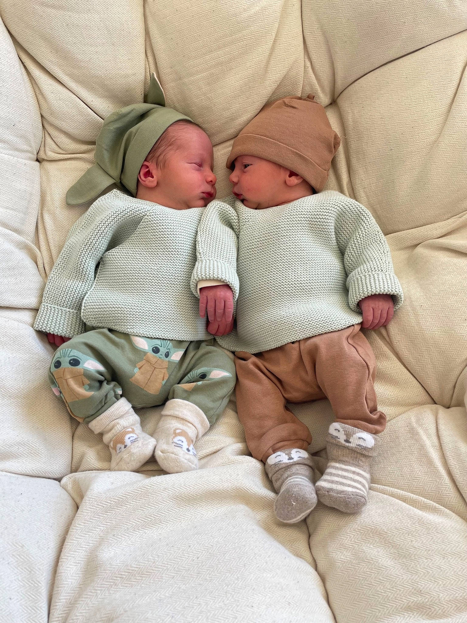 Andrew a rejoint le concours — aidez-le/la à gagner de superbes lots ! baby, baby_products, baby_sleeping, baby_toddler_clothing, beige, cap, cheek, child, comfort, foot, gesture, hat, linens, nap, pattern, person, sitting, sleeve, sock, thigh