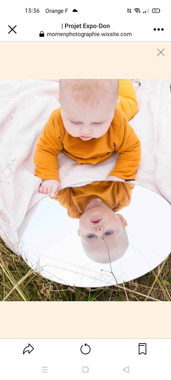 Alyna a rejoint le concours — aidez-le/la à gagner de superbes lots ! baby, baby_products, baby_toddler_clothing, child, comfort, face, flooring, foot, grass, happy, linens, outerwear, people_in_nature, person, sitting, sleeve, t_shirt, textile, toddler, tummy_time