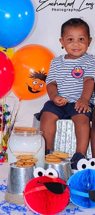 Lionel is registered to the contest to win money with this photo: baby, baby_products, baby_toddler_clothing, balloon, blue, cookie_jar, food_storage_containers, joy, knee, orange, party, party_supply, peach, person, serveware, sock, stuffed_toy, thigh, toy