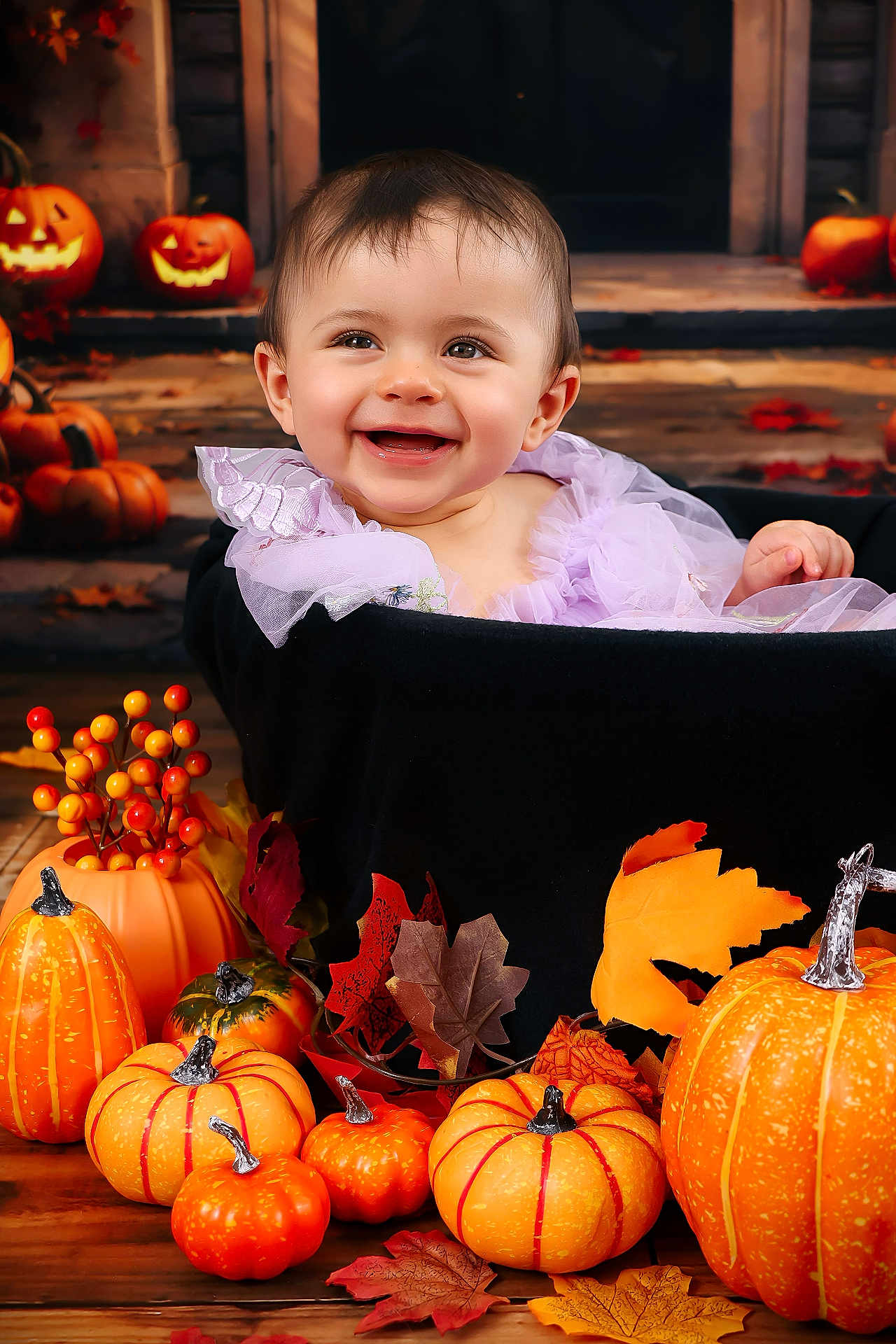Janna participe au concours pour gagner de l'argent avec cette photo : autumn, baby, background, basket, child, costume, cute, decorations, face, fall_leaves, festive, halloween, happy, holiday, indoors, orange, portrait, pumpkin, seasonal, smile