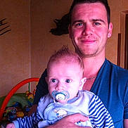 Ethan participe au concours pour gagner de l'argent avec cette photo :