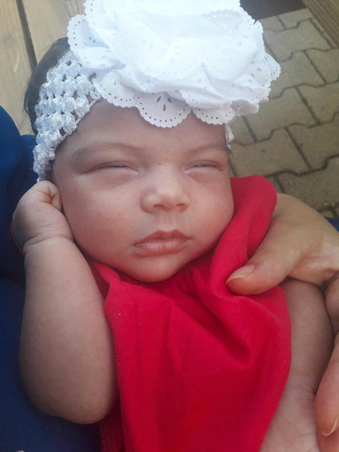 Iliana a rejoint le concours — aidez-le/la à gagner de superbes lots ! cheek, child, girl, hair_accessory, head, headgear, headpiece, headwear, infant, lip, person, skin, toddler