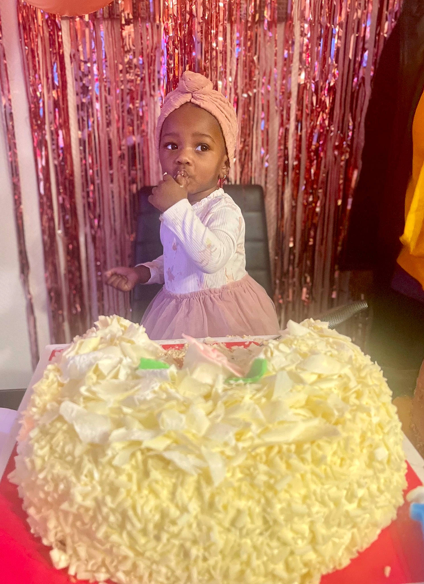 Imany participe au concours pour gagner de l'argent avec cette photo : baked_goods, birthday, birthday_cake, buttercream, cake, cake_decorating, curtain, dessert, dress, event, fashion_design, food, formal_wear, gown, happy, person, sugar_cake, sugar_paste, sweetness, textile