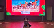 Luffy participe au concours pour gagner de l'argent avec cette photo : dog, stage, indoor, advertisement, led_screen, pet_walk, tile_floor, building, ceiling, lighting, signage, animal, leash, event, poster, colorful, floor, empty_space, waiting, circular