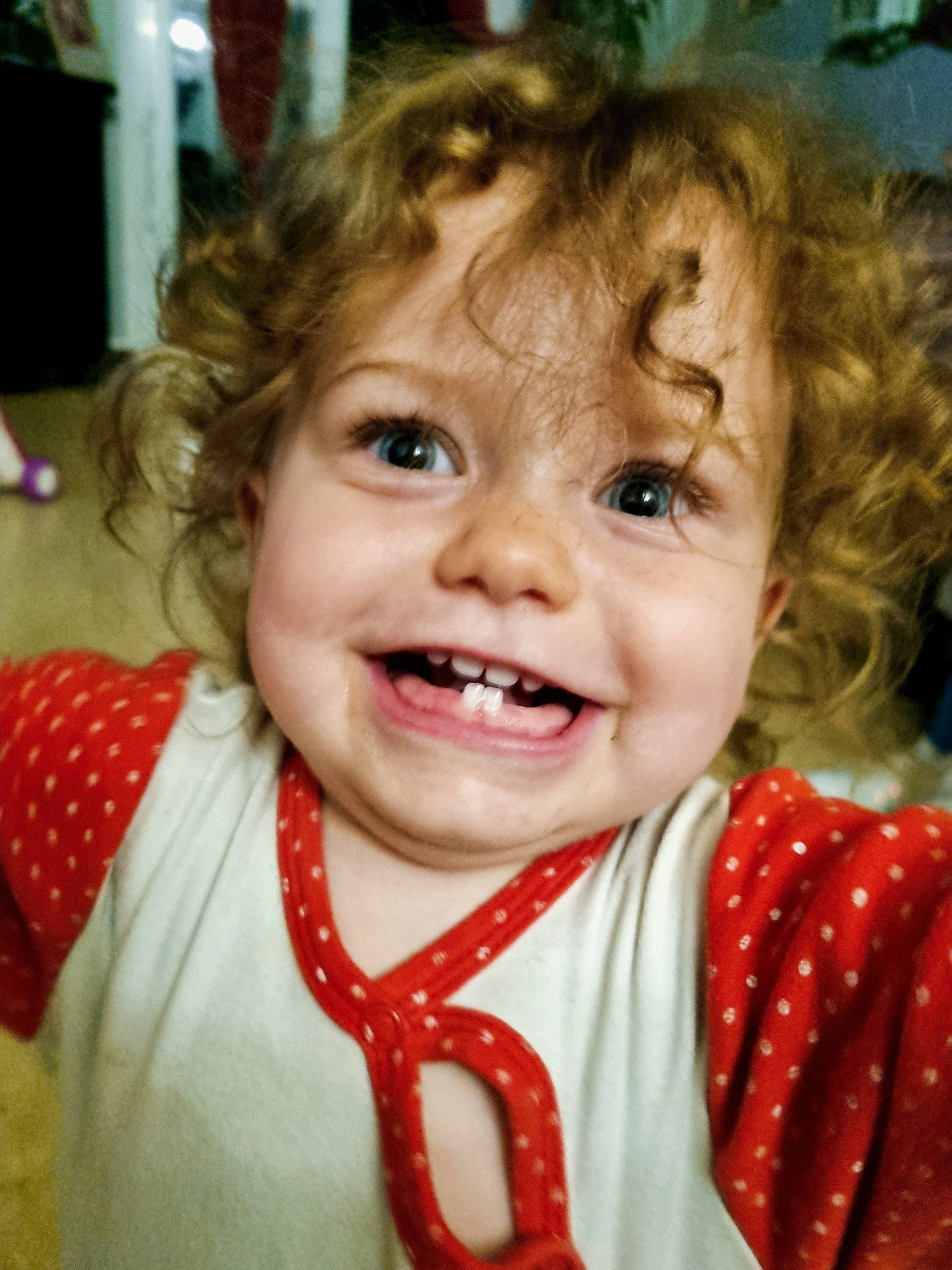 Thylia participe au concours pour gagner de l'argent avec cette photo : baby, baby_toddler_clothing, blond, cheek, child, chin, eye, eyelash, facial_expression, fun, happy, human_body, iris, joy, lip, mouth, nose, person, skin, smile